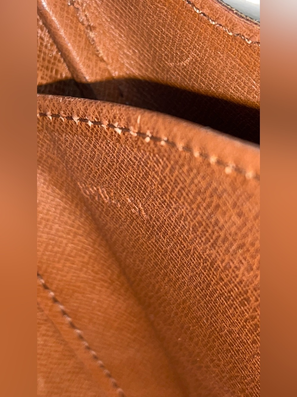LV Authentic Crossbody Vintage - Picture 9 of 16
